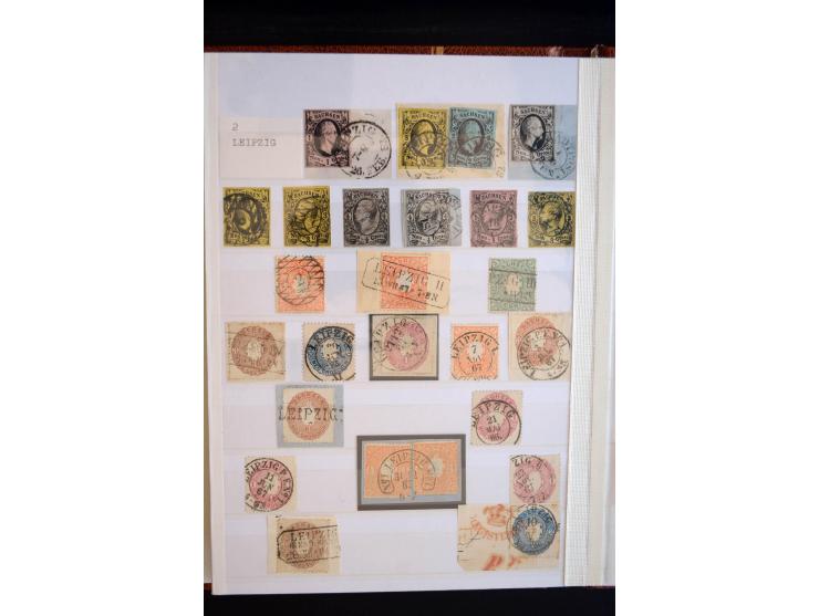 NUMMERN- UND ORTSSTEMPEL: Sehr schöne Sammlung mit ingesamt ca. 1700 Marken und Briefstücken in 7 kleinen Steckbüchern; gesam