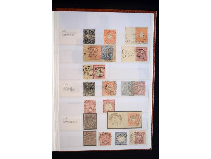 NUMMERN- UND ORTSSTEMPEL: Sehr schöne Sammlung mit ingesamt ca. 1700 Marken und Briefstücken in 7 kleinen Steckbüchern; gesam