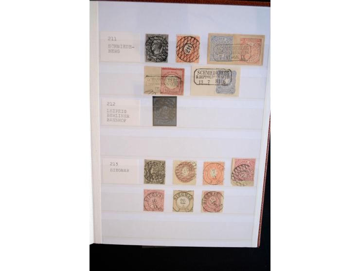 NUMMERN- UND ORTSSTEMPEL: Sehr schöne Sammlung mit ingesamt ca. 1700 Marken und Briefstücken in 7 kleinen Steckbüchern; gesam