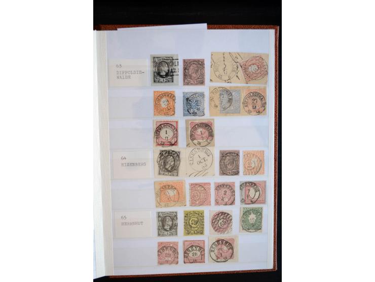 NUMMERN- UND ORTSSTEMPEL: Sehr schöne Sammlung mit ingesamt ca. 1700 Marken und Briefstücken in 7 kleinen Steckbüchern; gesam