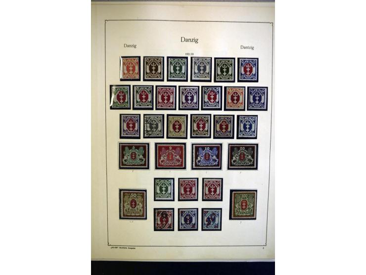 1920/39, ungebrauchte und gestempelte Sammlung mit einigen besseren, dabei u.a. Mi.-Nr. 32-33 und 39 ungebraucht, teils sign.