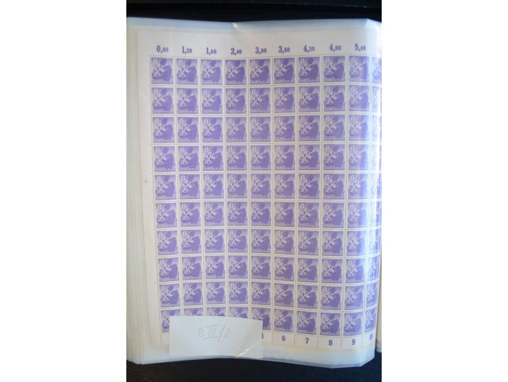 1945, umfangreicher Bogen-Posten mit ca. 650 Stück in unterschiedlichen Mengen von ca. 60 bis 140 Stück, dabei verschiedene P