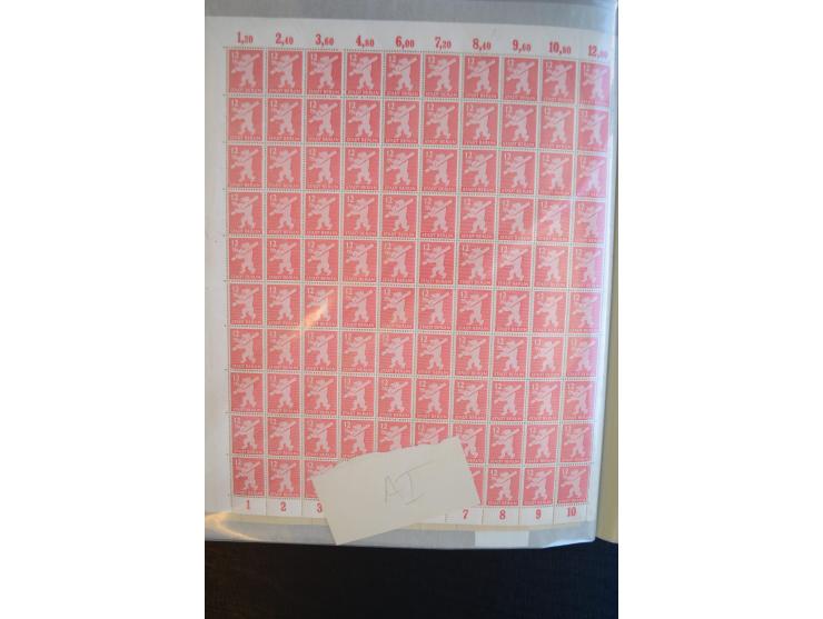 1945, umfangreicher Bogen-Posten mit ca. 650 Stück in unterschiedlichen Mengen von ca. 60 bis 140 Stück, dabei verschiedene P