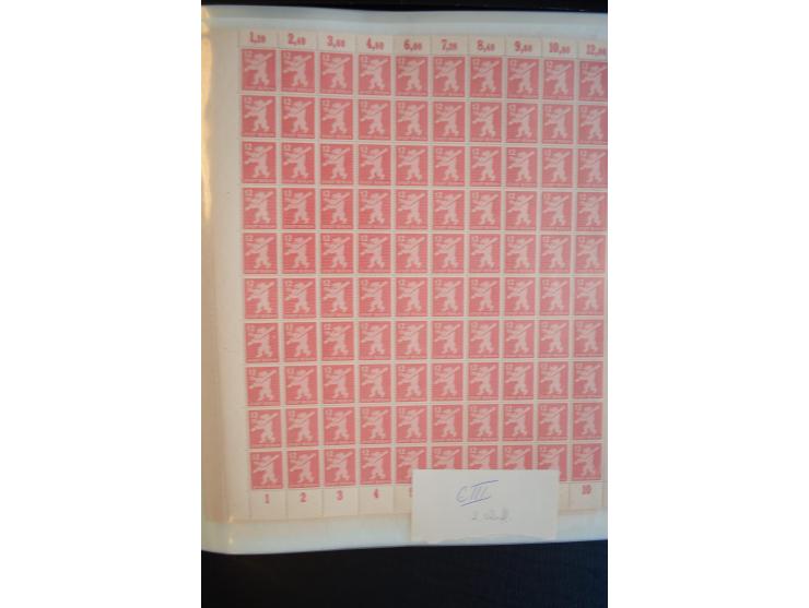 1945, umfangreicher Bogen-Posten mit ca. 650 Stück in unterschiedlichen Mengen von ca. 60 bis 140 Stück, dabei verschiedene P