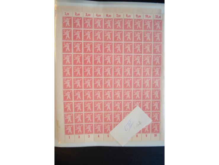 1945, umfangreicher Bogen-Posten mit ca. 650 Stück in unterschiedlichen Mengen von ca. 60 bis 140 Stück, dabei verschiedene P