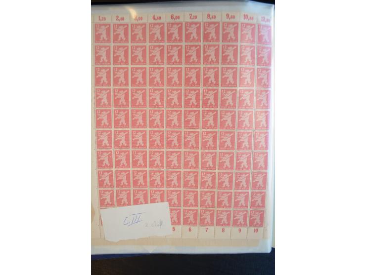 1945, umfangreicher Bogen-Posten mit ca. 650 Stück in unterschiedlichen Mengen von ca. 60 bis 140 Stück, dabei verschiedene P