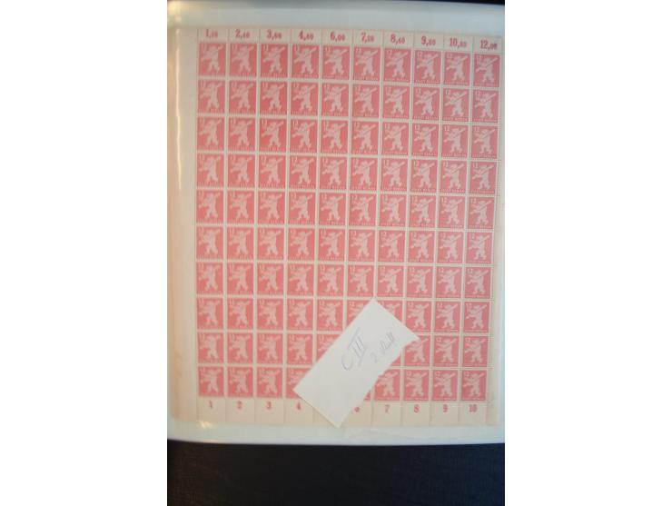 1945, umfangreicher Bogen-Posten mit ca. 650 Stück in unterschiedlichen Mengen von ca. 60 bis 140 Stück, dabei verschiedene P