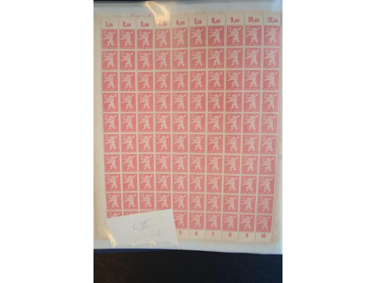 1945, umfangreicher Bogen-Posten mit ca. 650 Stück in unterschiedlichen Mengen von ca. 60 bis 140 Stück, dabei verschiedene P