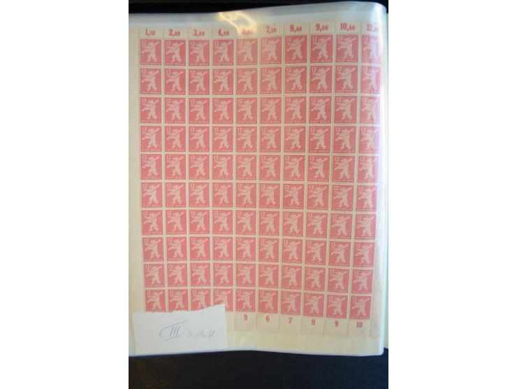1945, umfangreicher Bogen-Posten mit ca. 650 Stück in unterschiedlichen Mengen von ca. 60 bis 140 Stück, dabei verschiedene P