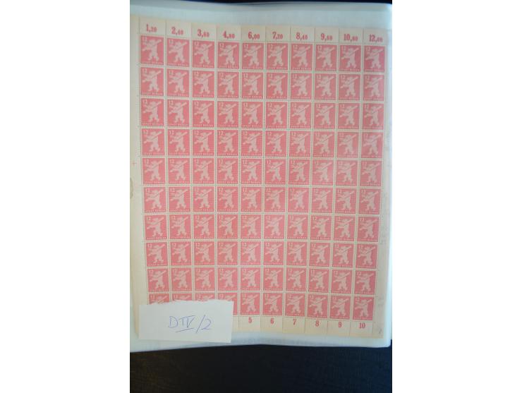 1945, umfangreicher Bogen-Posten mit ca. 650 Stück in unterschiedlichen Mengen von ca. 60 bis 140 Stück, dabei verschiedene P
