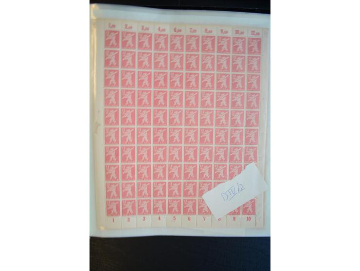 1945, umfangreicher Bogen-Posten mit ca. 650 Stück in unterschiedlichen Mengen von ca. 60 bis 140 Stück, dabei verschiedene P