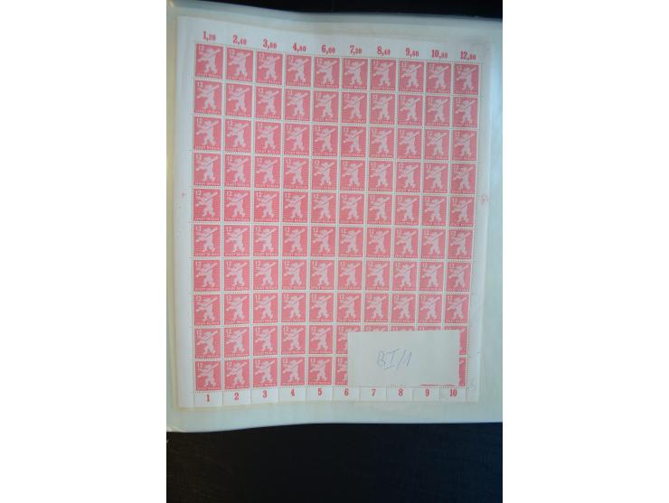 1945, umfangreicher Bogen-Posten mit ca. 650 Stück in unterschiedlichen Mengen von ca. 60 bis 140 Stück, dabei verschiedene P