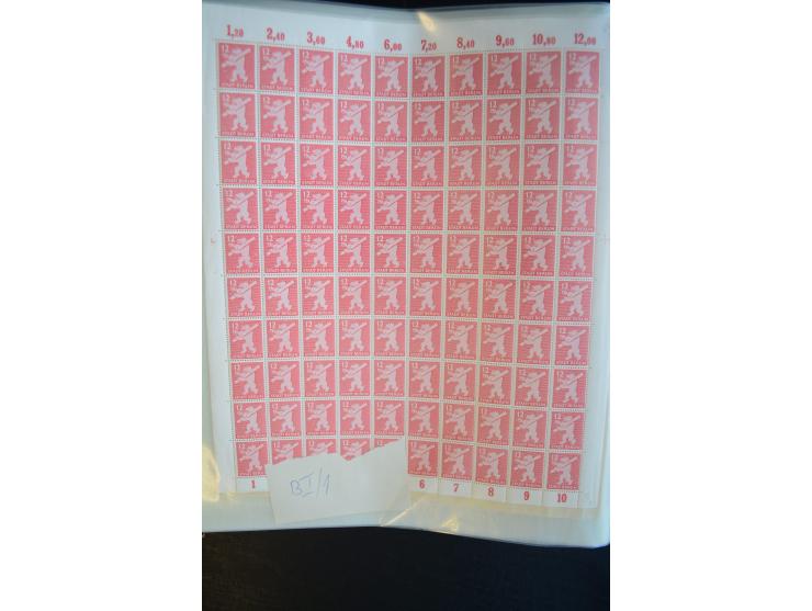 1945, umfangreicher Bogen-Posten mit ca. 650 Stück in unterschiedlichen Mengen von ca. 60 bis 140 Stück, dabei verschiedene P
