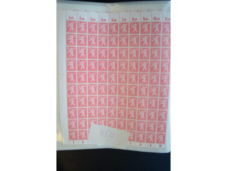 1945, umfangreicher Bogen-Posten mit ca. 650 Stück in unterschiedlichen Mengen von ca. 60 bis 140 Stück, dabei verschiedene P