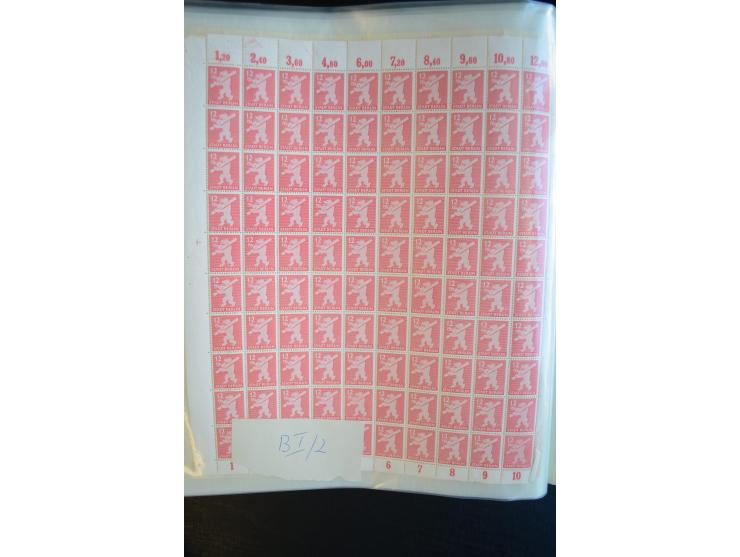 1945, umfangreicher Bogen-Posten mit ca. 650 Stück in unterschiedlichen Mengen von ca. 60 bis 140 Stück, dabei verschiedene P