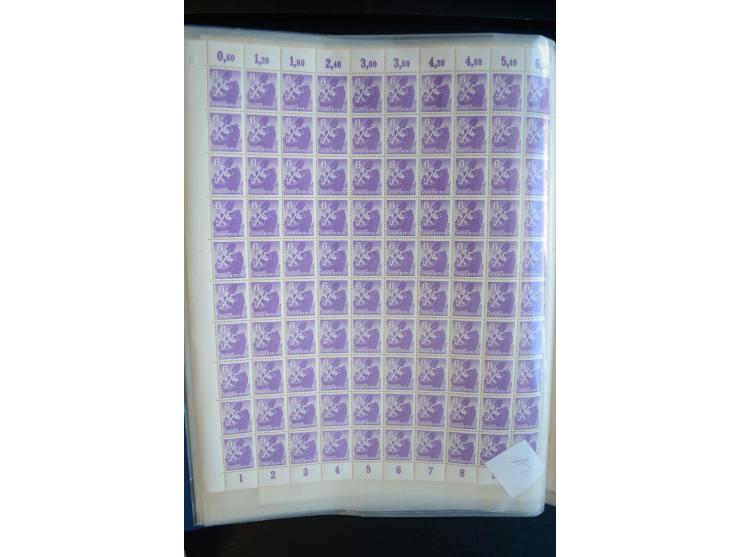 1945, umfangreicher Bogen-Posten mit ca. 650 Stück in unterschiedlichen Mengen von ca. 60 bis 140 Stück, dabei verschiedene P