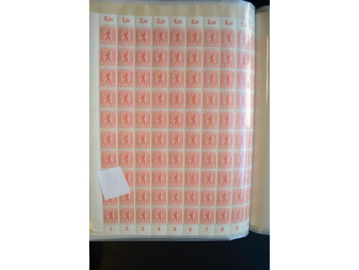 1945, umfangreicher Bogen-Posten mit ca. 650 Stück in unterschiedlichen Mengen von ca. 60 bis 140 Stück, dabei verschiedene P