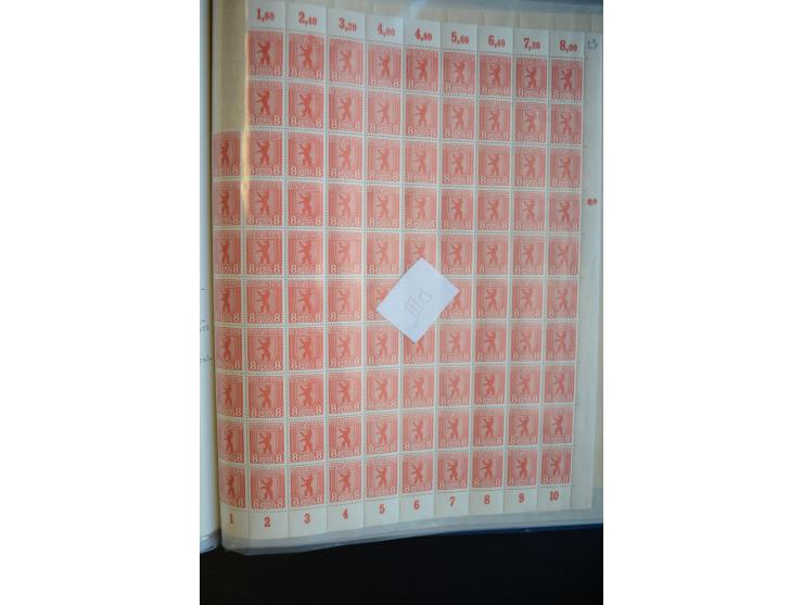 1945, umfangreicher Bogen-Posten mit ca. 650 Stück in unterschiedlichen Mengen von ca. 60 bis 140 Stück, dabei verschiedene P