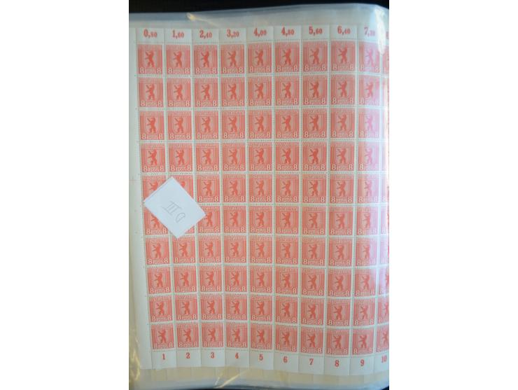 1945, umfangreicher Bogen-Posten mit ca. 650 Stück in unterschiedlichen Mengen von ca. 60 bis 140 Stück, dabei verschiedene P