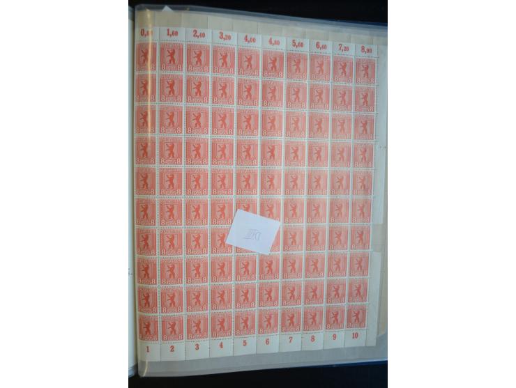 1945, umfangreicher Bogen-Posten mit ca. 650 Stück in unterschiedlichen Mengen von ca. 60 bis 140 Stück, dabei verschiedene P