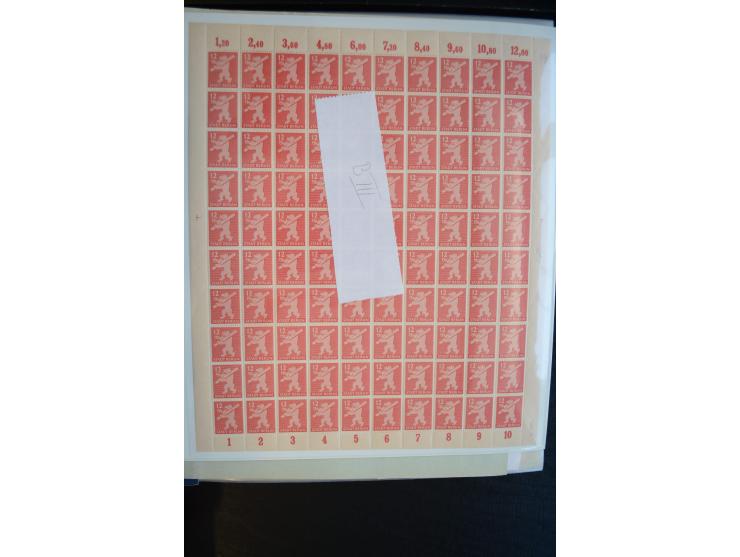 1945, umfangreicher Bogen-Posten mit ca. 650 Stück in unterschiedlichen Mengen von ca. 60 bis 140 Stück, dabei verschiedene P