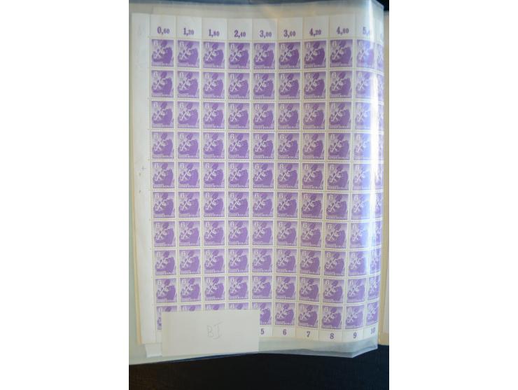 1945, umfangreicher Bogen-Posten mit ca. 650 Stück in unterschiedlichen Mengen von ca. 60 bis 140 Stück, dabei verschiedene P