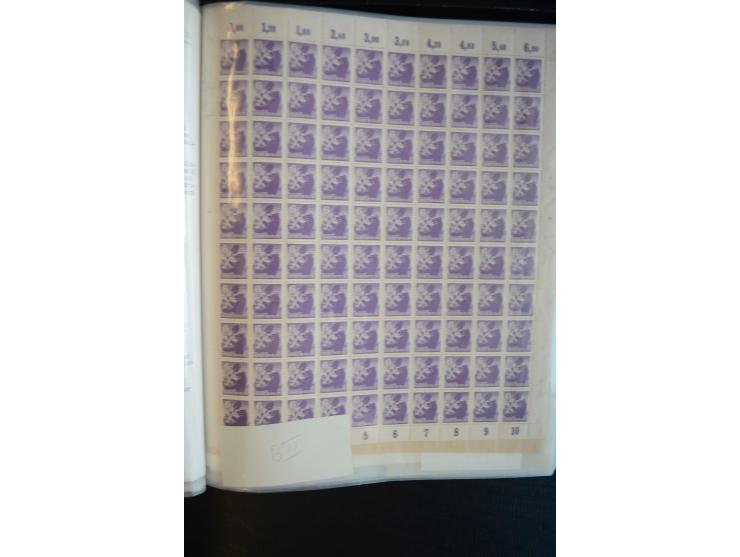 1945, umfangreicher Bogen-Posten mit ca. 650 Stück in unterschiedlichen Mengen von ca. 60 bis 140 Stück, dabei verschiedene P
