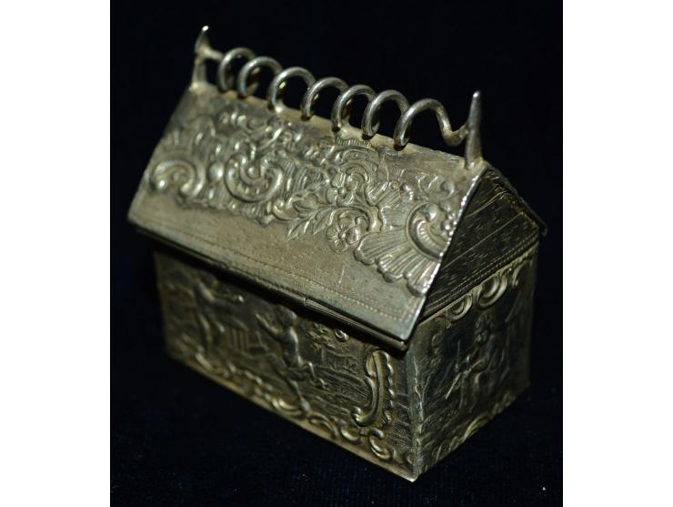 Silberne Briefmarkendose in figuraler Ausführung als Englisches Cottage, Punzmarken möglicherweise von William Moering, um 19