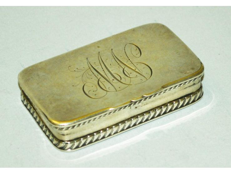 Sterling Silber, Briefmarkendose mit vorderseitiger Gravur "NW", Hersteller M. W. Galt Bro & Co, England, um 1900. Zwei Brief