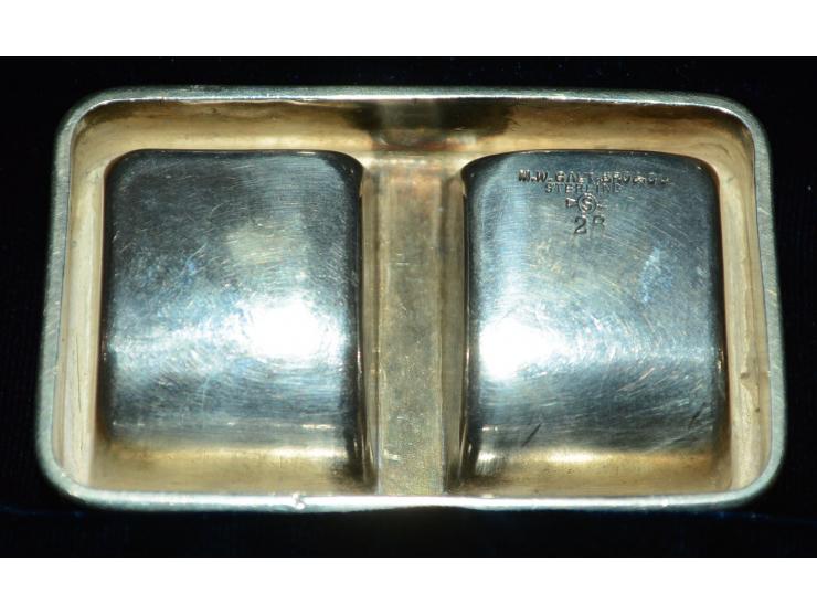 Sterling Silber, Briefmarkendose mit vorderseitiger Gravur "NW", Hersteller M. W. Galt Bro & Co, England, um 1900. Zwei Brief