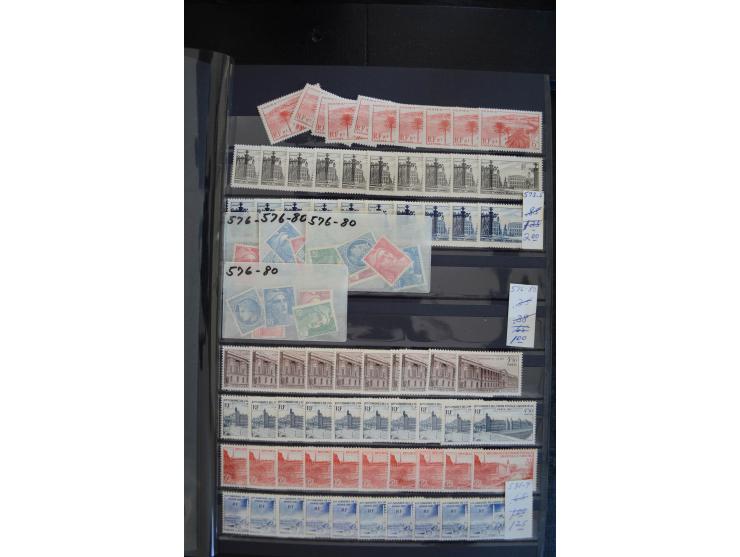 1849/1957 (ca.), Partie in 2 Steckbüchern und auf Blättern, viele gute Werte vor 1945, danach Gummi meist tropisch; interessa