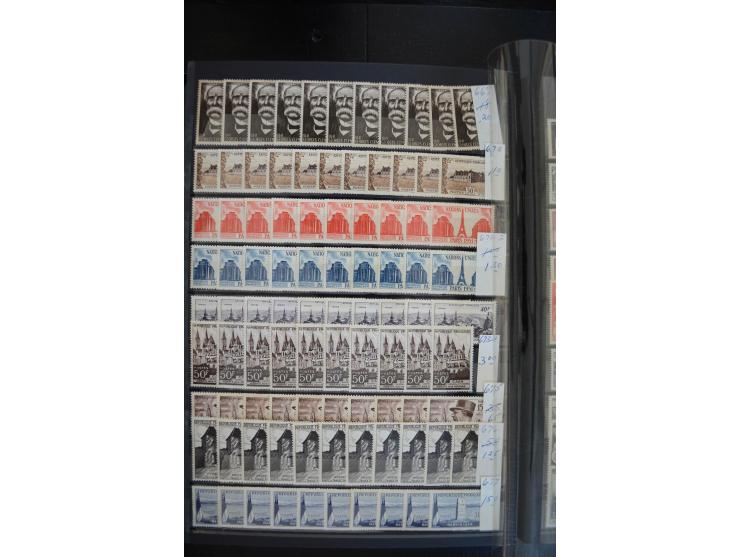 1849/1957 (ca.), Partie in 2 Steckbüchern und auf Blättern, viele gute Werte vor 1945, danach Gummi meist tropisch; interessa