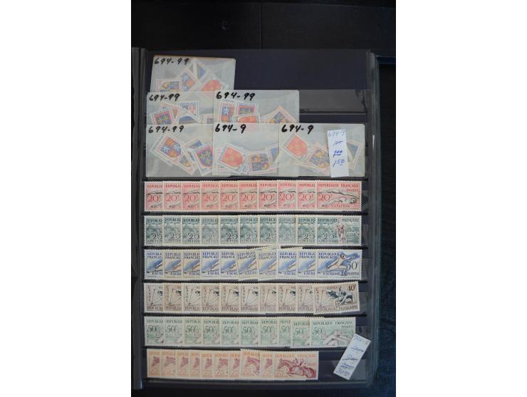 1849/1957 (ca.), Partie in 2 Steckbüchern und auf Blättern, viele gute Werte vor 1945, danach Gummi meist tropisch; interessa