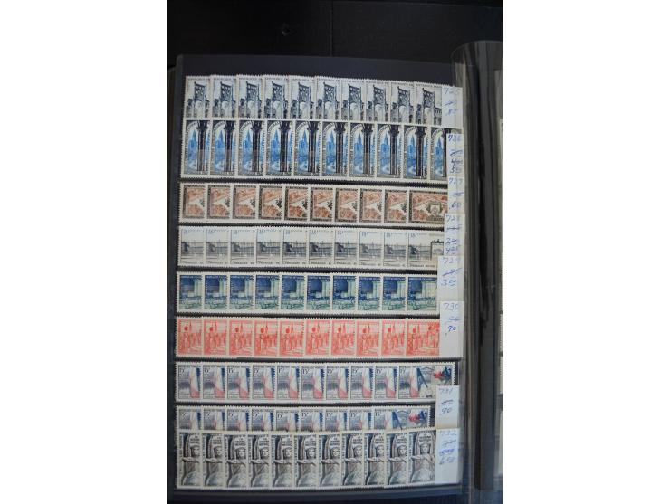 1849/1957 (ca.), Partie in 2 Steckbüchern und auf Blättern, viele gute Werte vor 1945, danach Gummi meist tropisch; interessa