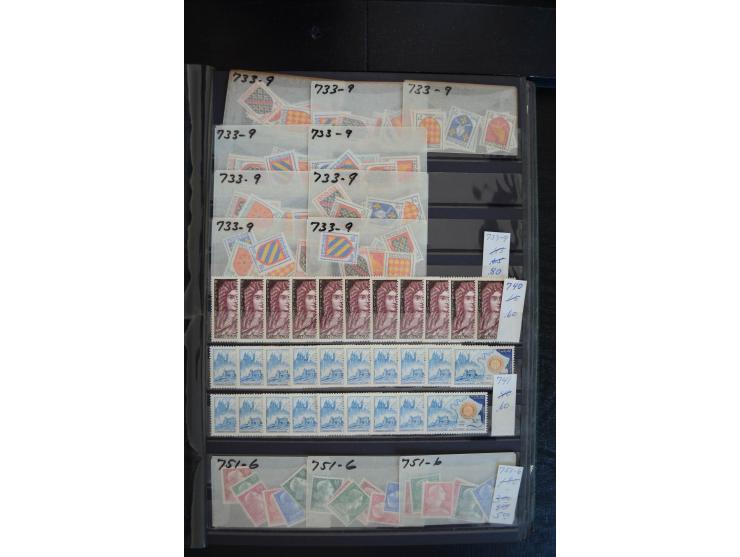 1849/1957 (ca.), Partie in 2 Steckbüchern und auf Blättern, viele gute Werte vor 1945, danach Gummi meist tropisch; interessa