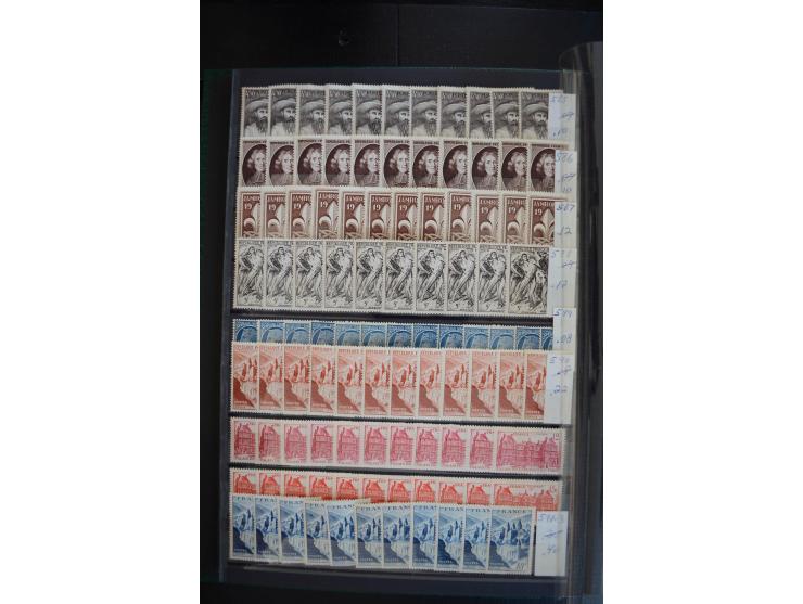 1849/1957 (ca.), Partie in 2 Steckbüchern und auf Blättern, viele gute Werte vor 1945, danach Gummi meist tropisch; interessa