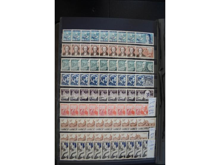1849/1957 (ca.), Partie in 2 Steckbüchern und auf Blättern, viele gute Werte vor 1945, danach Gummi meist tropisch; interessa
