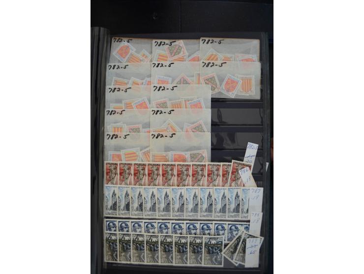 1849/1957 (ca.), Partie in 2 Steckbüchern und auf Blättern, viele gute Werte vor 1945, danach Gummi meist tropisch; interessa
