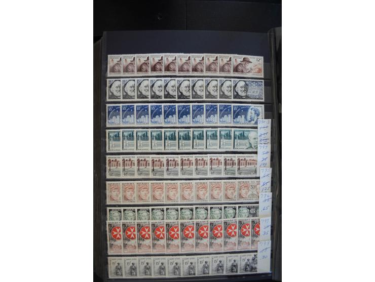 1849/1957 (ca.), Partie in 2 Steckbüchern und auf Blättern, viele gute Werte vor 1945, danach Gummi meist tropisch; interessa