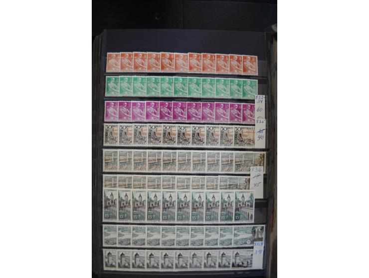 1849/1957 (ca.), Partie in 2 Steckbüchern und auf Blättern, viele gute Werte vor 1945, danach Gummi meist tropisch; interessa