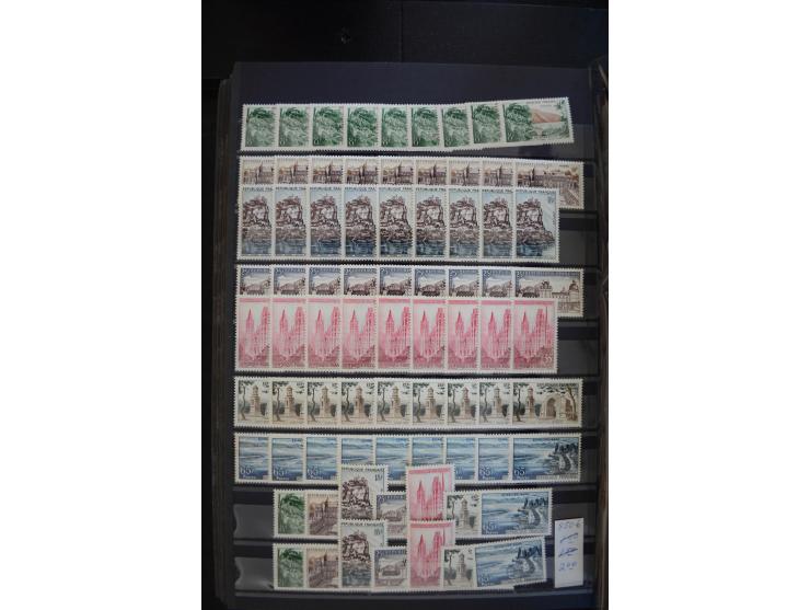 1849/1957 (ca.), Partie in 2 Steckbüchern und auf Blättern, viele gute Werte vor 1945, danach Gummi meist tropisch; interessa