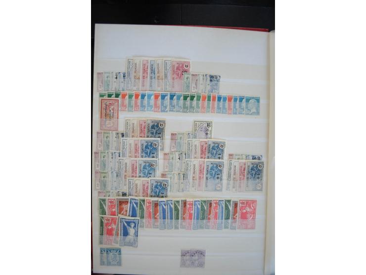 1849/1957 (ca.), Partie in 2 Steckbüchern und auf Blättern, viele gute Werte vor 1945, danach Gummi meist tropisch; interessa