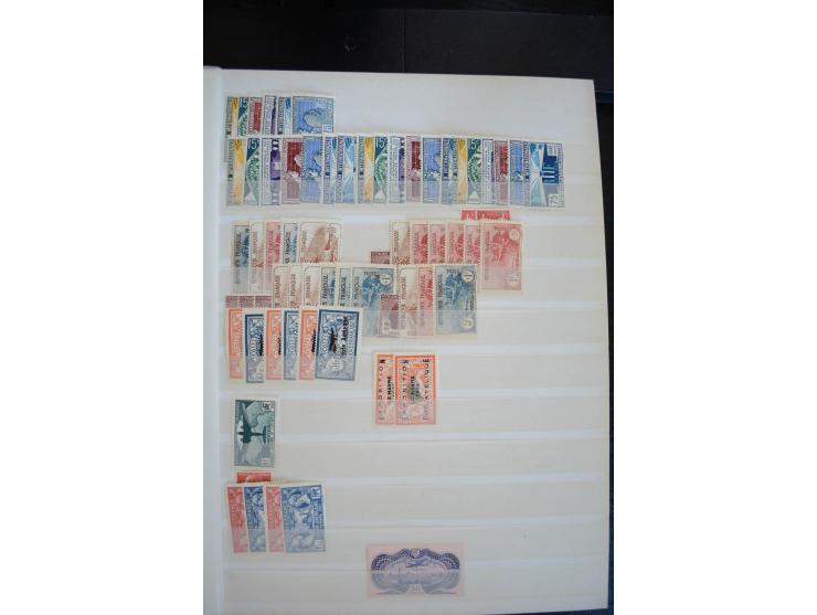 1849/1957 (ca.), Partie in 2 Steckbüchern und auf Blättern, viele gute Werte vor 1945, danach Gummi meist tropisch; interessa