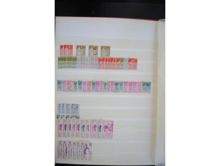 1849/1957 (ca.), Partie in 2 Steckbüchern und auf Blättern, viele gute Werte vor 1945, danach Gummi meist tropisch; interessa