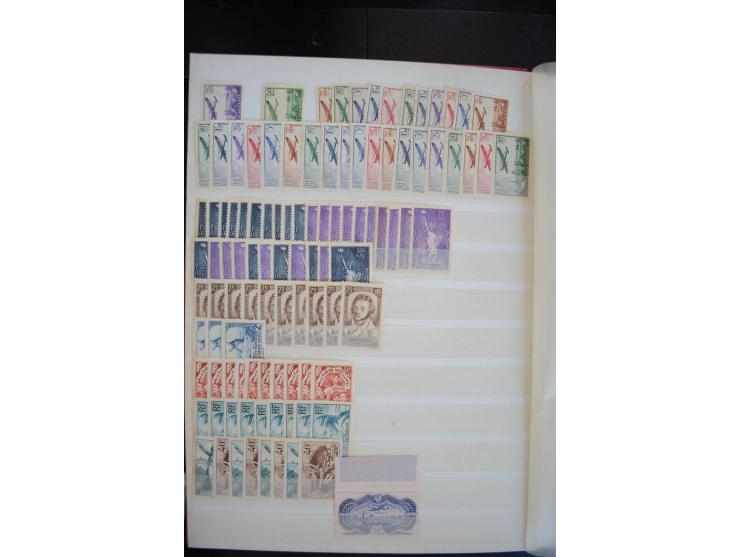 1849/1957 (ca.), Partie in 2 Steckbüchern und auf Blättern, viele gute Werte vor 1945, danach Gummi meist tropisch; interessa