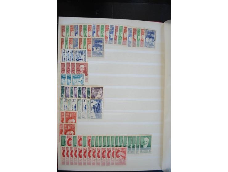 1849/1957 (ca.), Partie in 2 Steckbüchern und auf Blättern, viele gute Werte vor 1945, danach Gummi meist tropisch; interessa