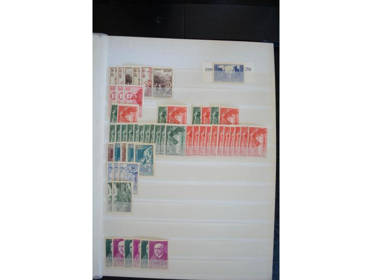 1849/1957 (ca.), Partie in 2 Steckbüchern und auf Blättern, viele gute Werte vor 1945, danach Gummi meist tropisch; interessa