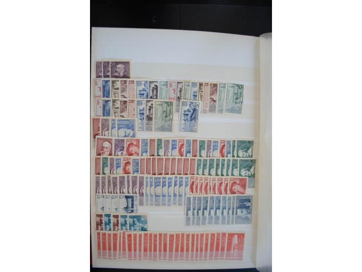 1849/1957 (ca.), Partie in 2 Steckbüchern und auf Blättern, viele gute Werte vor 1945, danach Gummi meist tropisch; interessa