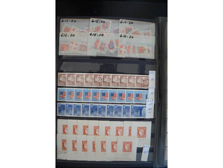 1849/1957 (ca.), Partie in 2 Steckbüchern und auf Blättern, viele gute Werte vor 1945, danach Gummi meist tropisch; interessa