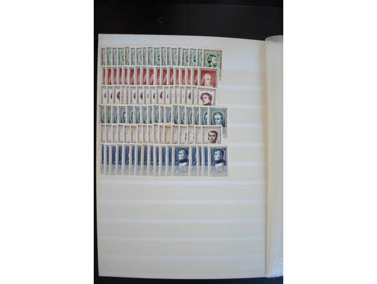 1849/1957 (ca.), Partie in 2 Steckbüchern und auf Blättern, viele gute Werte vor 1945, danach Gummi meist tropisch; interessa